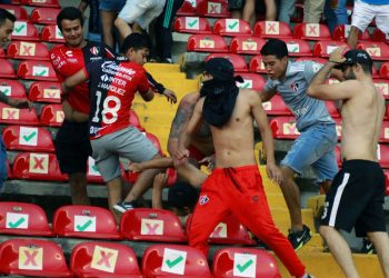 Capturan a 10 hombres por violencia en partido de la liga mexicana de fútbol