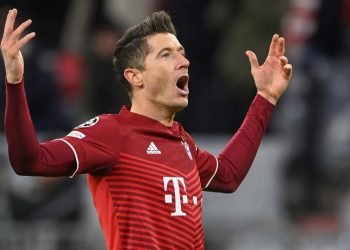 Lewandowski y el Bayern Múnich golean al Salzburgo y pasan a cuartos en Champions