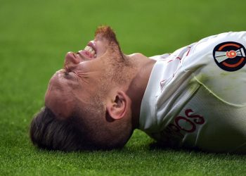 El Sevilla se aleja aún más del título tras su empate en Vallecas