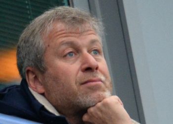Roman Abramóvich y dos negociadores ucranianos sufren síntomas de envenenamiento luego de reunión con Zelenski