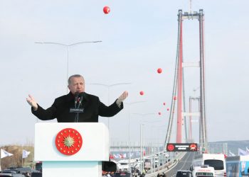 Turquía inauguró el viernes el puente colgante más largo del mundo