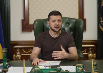 Partidos políticos en Ucrania se ven obligados a suspender actividades por ley marcial del presidente Zelensky