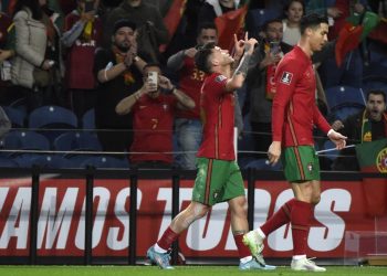 Portugal sufre para vencer 3-1 a Turquía, pero jugará la final de la repesca