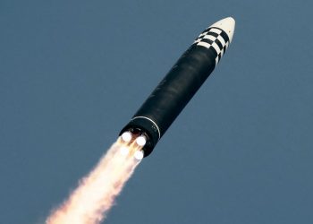 Corea del Norte dispara un misil intercontinental en su ensayo más potente desde 2017