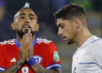 Chile fuera del Mundial al caer 2-0 con Uruguay