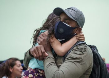 Protestan por expulsión de migrantes en ciudad de Tijuana, fronteriza con EE. UU.