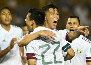 «Chucky» Lozano y Raúl Jiménez lideran listado de México para enfrentar a la Selecta