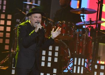 Rubén Blades rapea para pronunciarse sobre altercado entre Residente y J Balvin