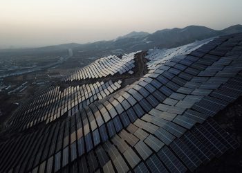 Aumenta exponencialmente capacidad instalada de energía eólica y solar en China