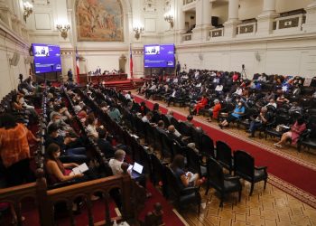 Congreso de Chile aprueba ley que obliga a clubes contratar a mujeres futbolistas