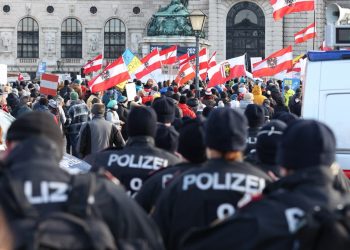 Suspenden vacunación obligatoria en Austria
