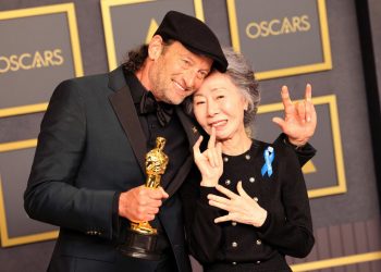 Troy Kotsur, primer hombre sordo premiado por la Academia en los Oscar 2022