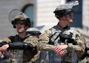 Soldados critican acciones en frontera de Texas y denuncian hacinamiento y pésimas condiciones