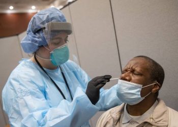 Cifra de adultos negros hospitalizados es casi 4 veces mayor que blancos por Ómicron en EE. UU.