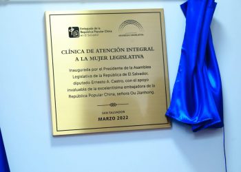 Diputadas inauguran nueva clínica de atención integral