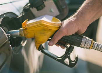 Estadounidenses pagarán más por gasolina y alimentos en 2022