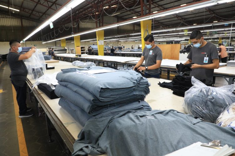Los sectores que impulsaron este crecimiento fueron la industria manufacturera y maquila; el plástico y el sector agropecuario./Diario El Salvador