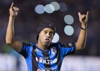Ronaldinho lamenta los hechos violentos del estadio del Querétaro, su exequipo