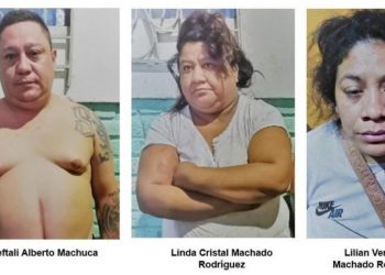 Capturan asaltantes captados por cámaras de videovigilancia hurtando celulares en negocio de Terminal de Occidente