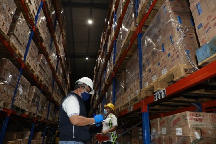 Un año se mantendrá la exoneración de aranceles en el precio de los insumos como alivio ante el alza de precios./Foto DES: Lester Hernández.
