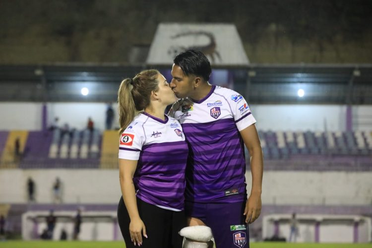 Denis Pineda y Bárbara Trota planean boda. Foto Edison González.