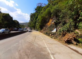 FOVIAL habilita carriles en la carretera Los Chorros hacia occidente luego de trabajos por derrumbe