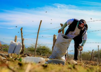 Desarrollan megajornada de limpieza en el Cerrón Grande, en Chalatenango