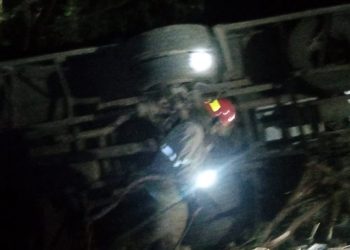 Bus que regresaba de viaje turístico se precipita a barranco en calle que conduce a playa El Cuco, en San Miguel