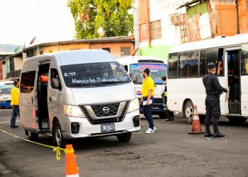 El Gobierno de El Salvador garantiza servicio de transporte de rutas 42 y 152 para la población
