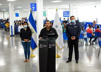 El Salvador se convierte en el primer país del mundo en aplicar la cuarta dosis antiCOVID-19 a toda la población mayor de 12 años