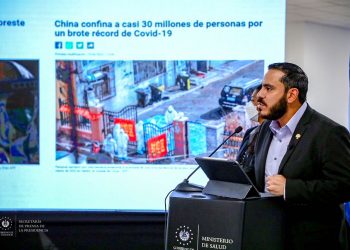 Ministerio de Salud advierte sobre posible llegada de nuevas variantes de COVID-19 a El Salvador