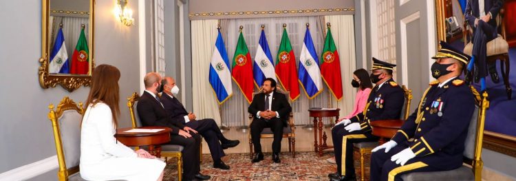 Vicepresidente de la república, Félix Ulloa, recibió cartas credenciales de embajadores de países amigos