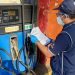 Defensoría detecta ocho gasolineras que cobraban el IVA