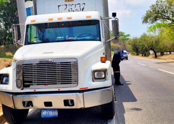 Capturan a conductor ebrio por provocar accidente que dejó una persona fallecida en la autopista a Comalapa