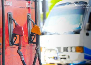 Continúan inspecciones de precios de gasolina en El Salvador este viernes