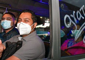 Rutas 42 y 152 continúan transportando a los salvadoreños de forma ordenada y gratuita