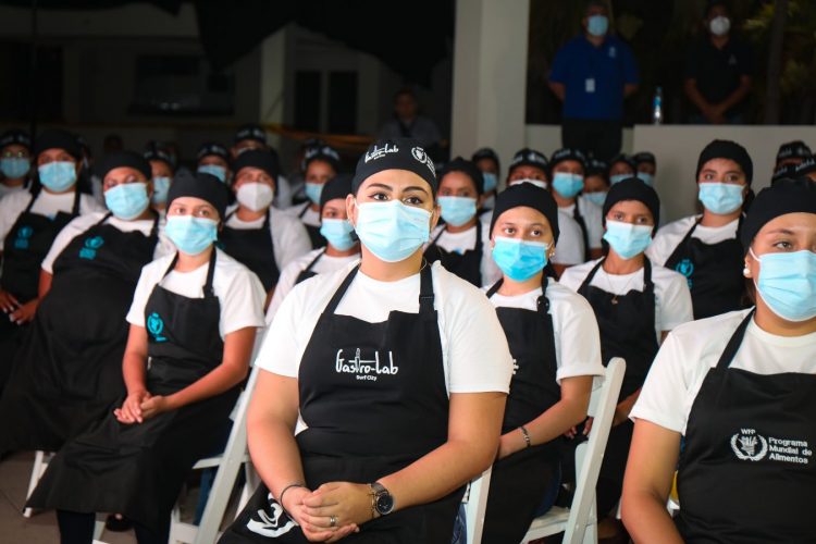 El Mitur seguirá apostando por la educación de los salvadoreños. Foto / Diario El Salvador.