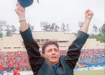 Horacio Cordero, técnico de Costa Rica, camino a Francia 1998: «El Salvador, cuando juega de local, es difícil para cualquiera»