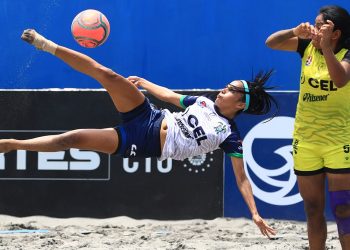 Llegó la hora de acrobacias y goles: inicia la Liga de Fútbol Playa Copa CEL 2022