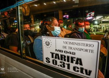 Subsidio al transporte público se mantiene en El Salvador pese a incremento del precio del petróleo