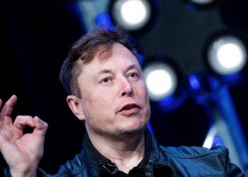 «Algunos gobiernos (no Ucrania) le han dicho a Starlink que bloquee las noticias rusas. No lo haremos a menos que sea a punta de pistola»: Elon Musk