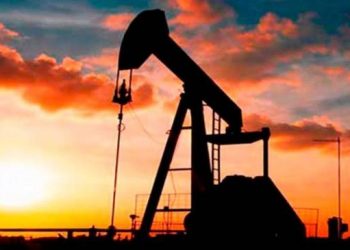 Nueva disparada del petróleo por sanciones que afectan exportaciones rusas