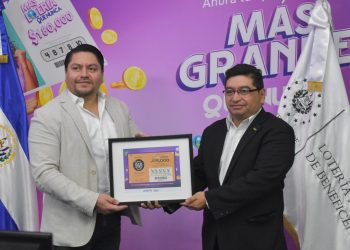 Dedican Sorteo de la lotería a Radio El Salvador