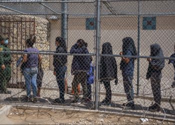Biden mantendrá vigente Título 42, pero tribunal otorga más restricciones