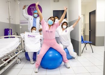 Ley Nacer con Cariño pone a madre e hijo en el centro de la política de salud