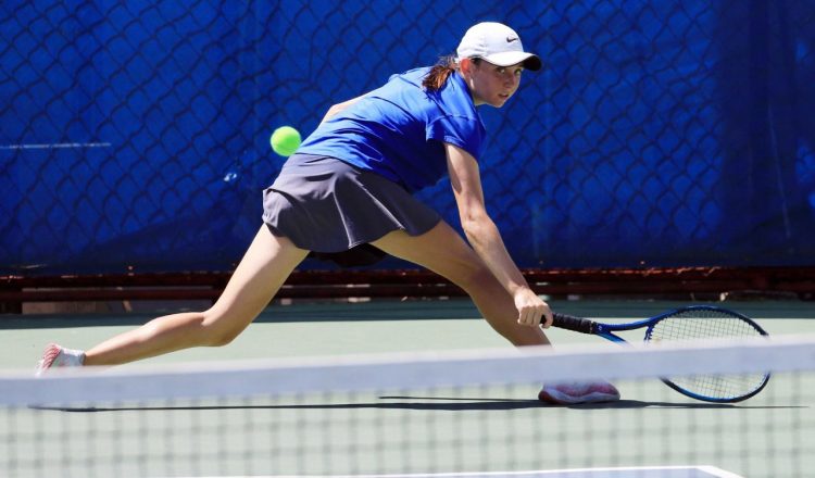 La tenista juvenil Matia Cristiani, se coronó campeona de la Copa Crowne Plaza I. Foto INDES