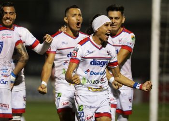 Firpo goleó a Santa Tecla en Las Delicias por 1-5 y salió del último lugar 