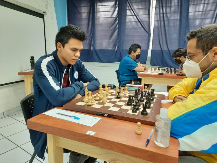 Jorge Girón se adueñó del título de la Categoría Superior de ajedrez. Foto DES