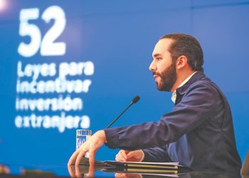 Gobierno quita impuestos a los combustibles, como parte de las medidas anticrisis