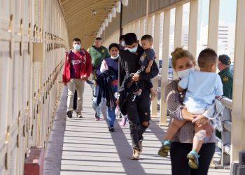 EE. UU. continúa viendo como amenaza de salud pública a los migrantes
